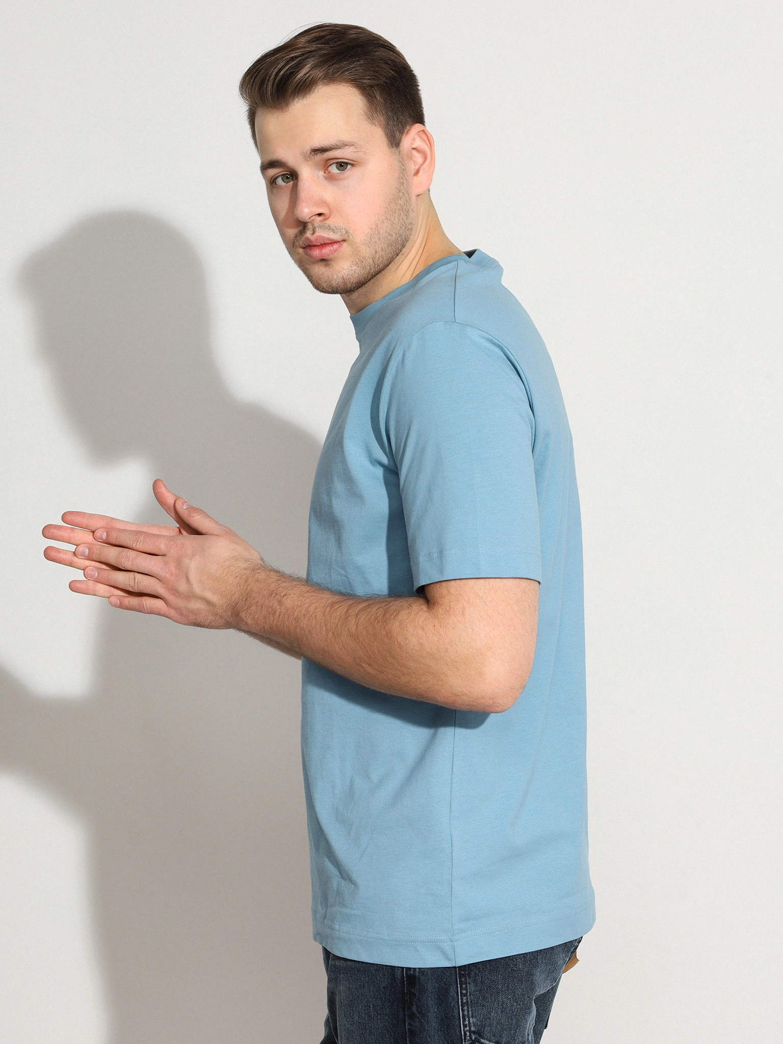 Футболка голубого цвета из хлопка